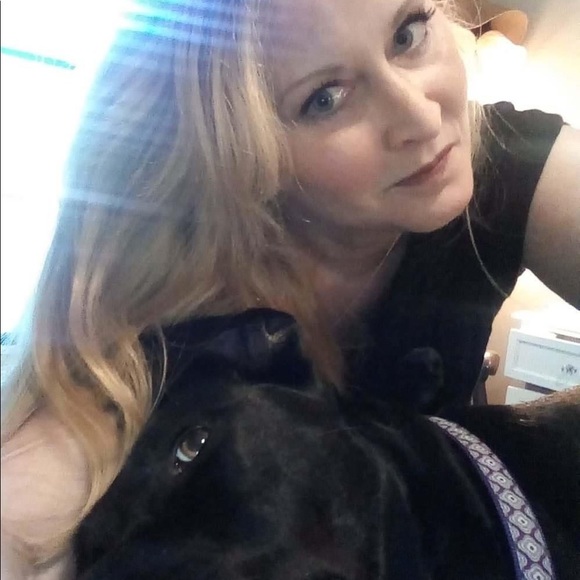 Meet your Posher, Erin & Hecate - Picture 1 of 16